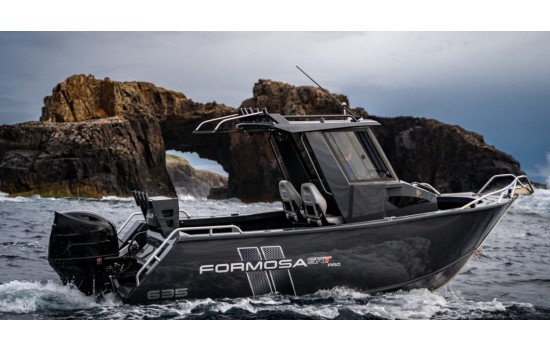 Formosa SRT 635 Enclosed Centre Cabin