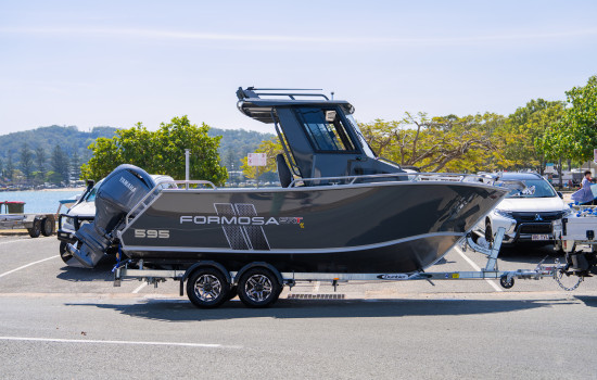 Formosa SRT 595 Enclosed Centre Cabin
