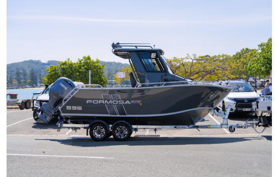 Formosa SRT 595 Enclosed Centre Cabin