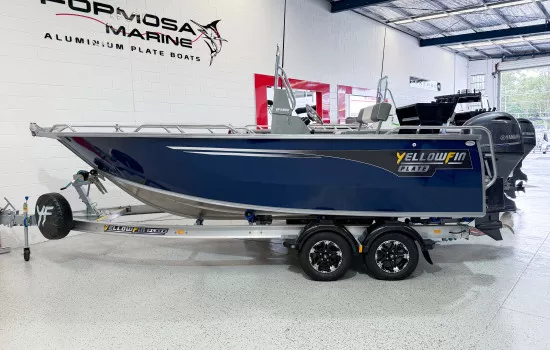 Stock Yellowfin 5800 Centre Console #78562
